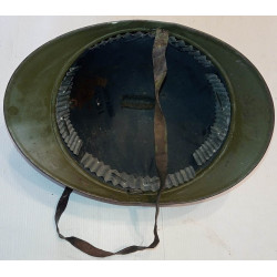 Coque de Casque Adrian Modèle 1915 avec insigne Infanterie et gaufrettes repeint en Vert sur bleu - 14/18 WW1