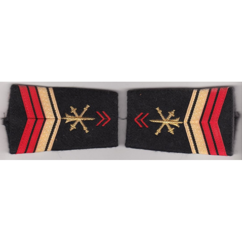 Paire de fourreaux d'épaule de Brigadier-chef EVAT Artillerie